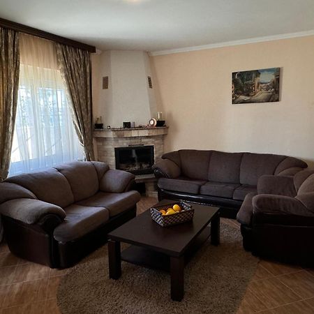 Villa Del Mare Добра вода Екстериор снимка