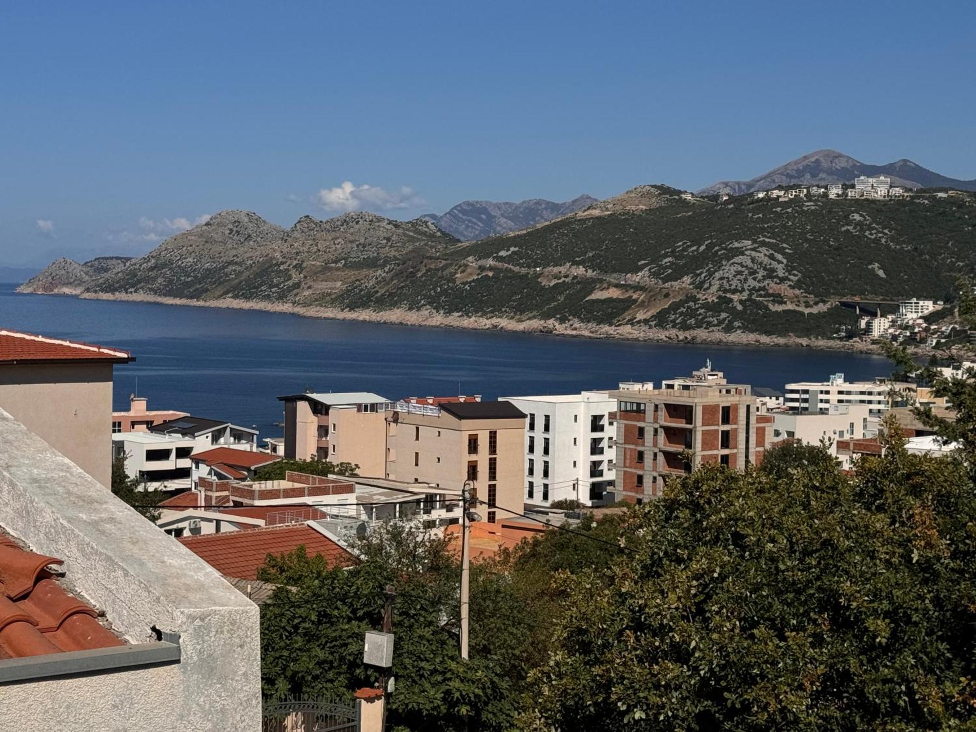 Villa Del Mare Добра вода Екстериор снимка