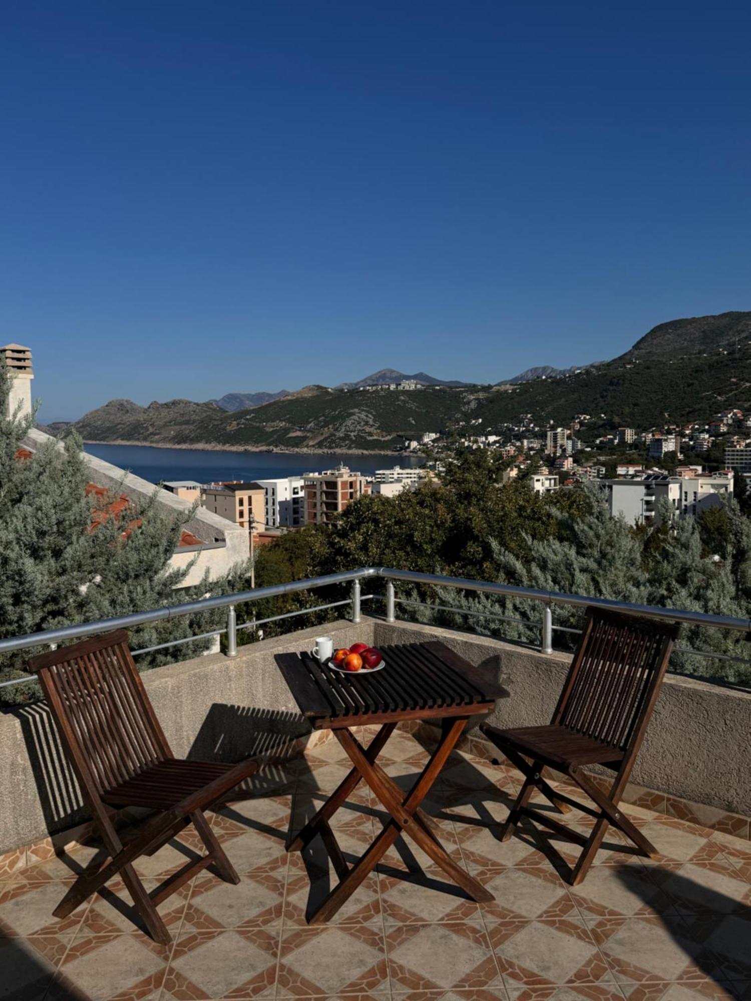 Villa Del Mare Добра вода Екстериор снимка