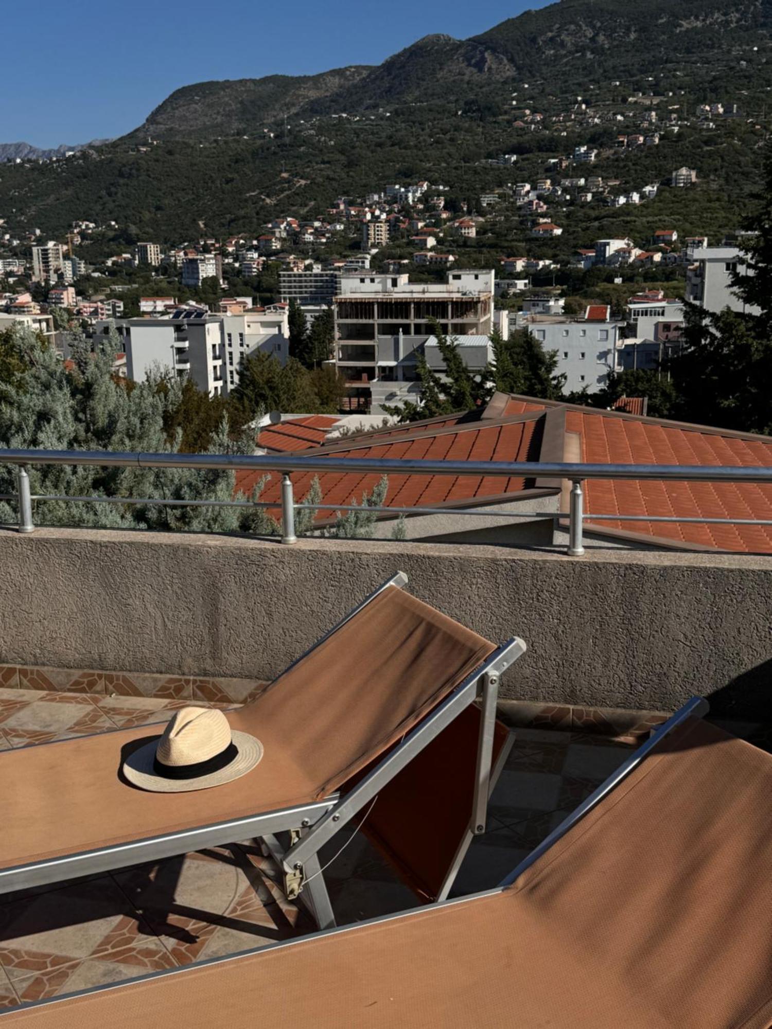 Villa Del Mare Добра вода Екстериор снимка